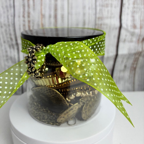 Mystery Treasure 12 oz Jar - Lot 0259 - Picture 1 of 7